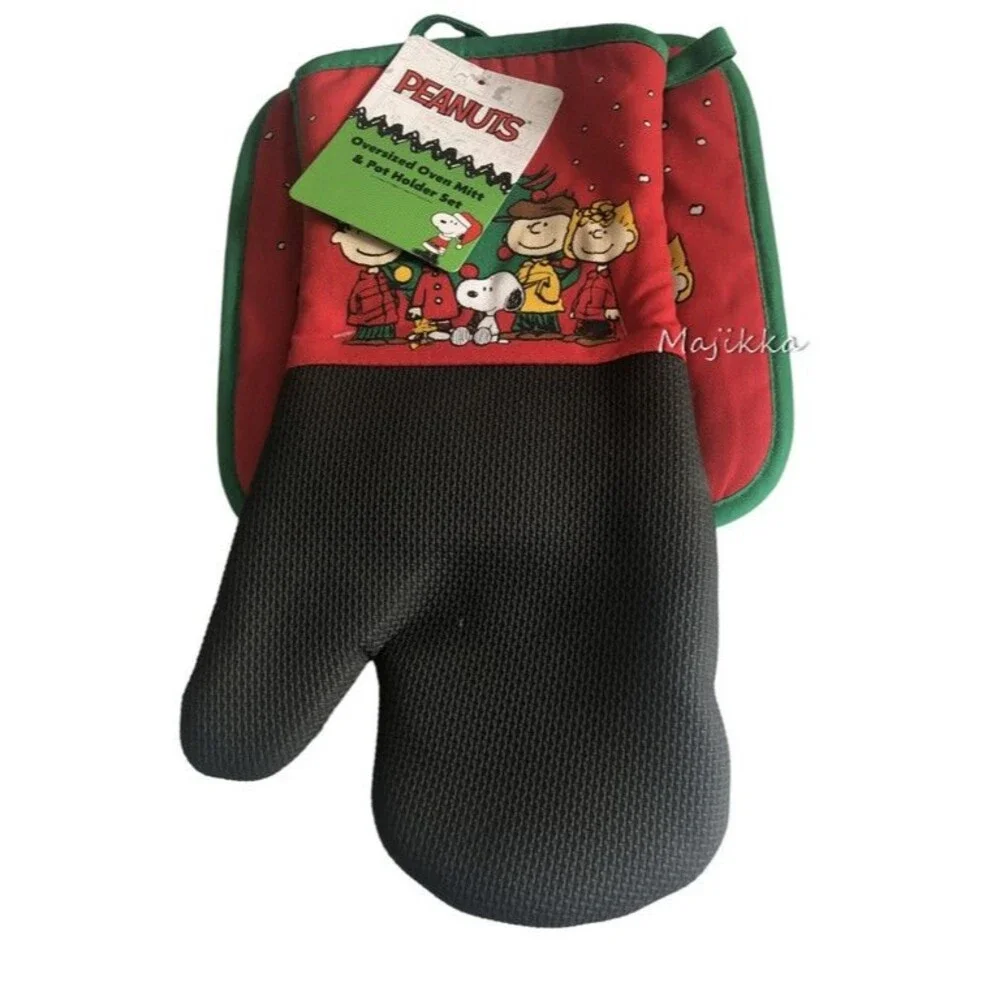Peanuts Snoopy Christmas Oven Mitt and Potholder Kitchen Neoprene Lined 2 Piece